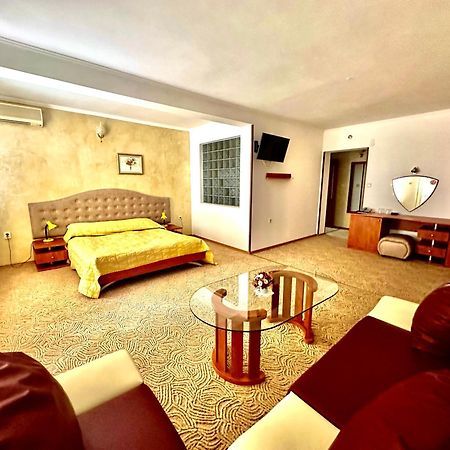 Family Hotel The Golden Fish سوزوبول المظهر الخارجي الصورة