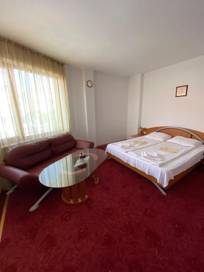 Family Hotel The Golden Fish سوزوبول المظهر الخارجي الصورة
