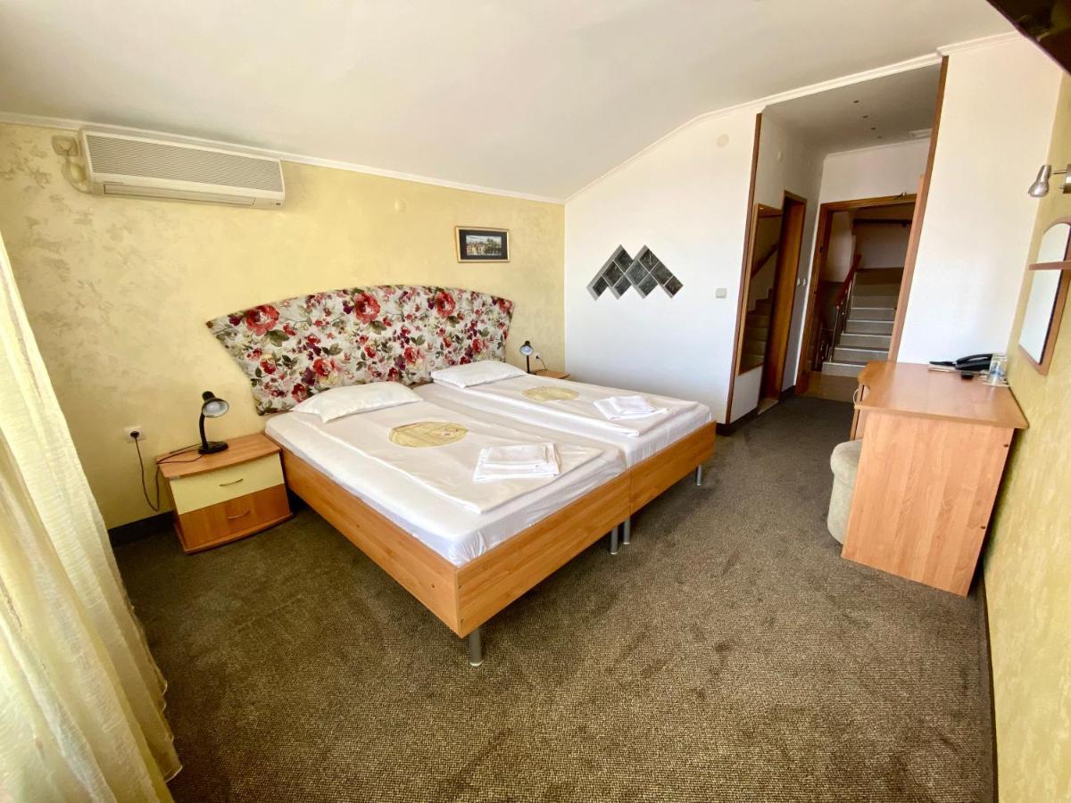Family Hotel The Golden Fish سوزوبول المظهر الخارجي الصورة