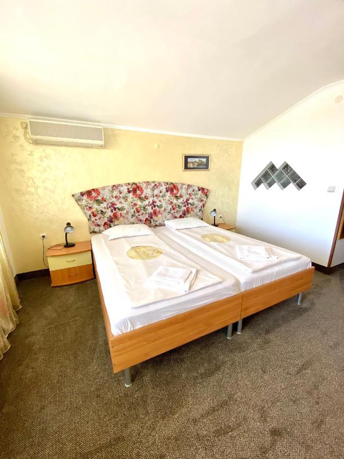 Family Hotel The Golden Fish سوزوبول المظهر الخارجي الصورة