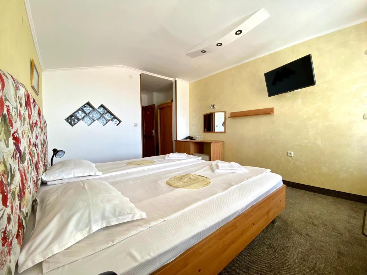 Family Hotel The Golden Fish سوزوبول المظهر الخارجي الصورة