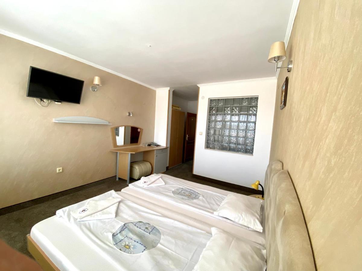 Family Hotel The Golden Fish سوزوبول المظهر الخارجي الصورة