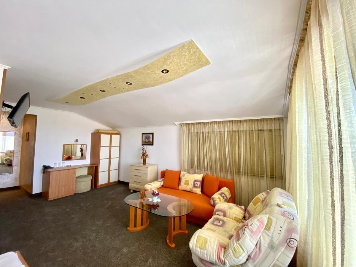 Family Hotel The Golden Fish سوزوبول المظهر الخارجي الصورة