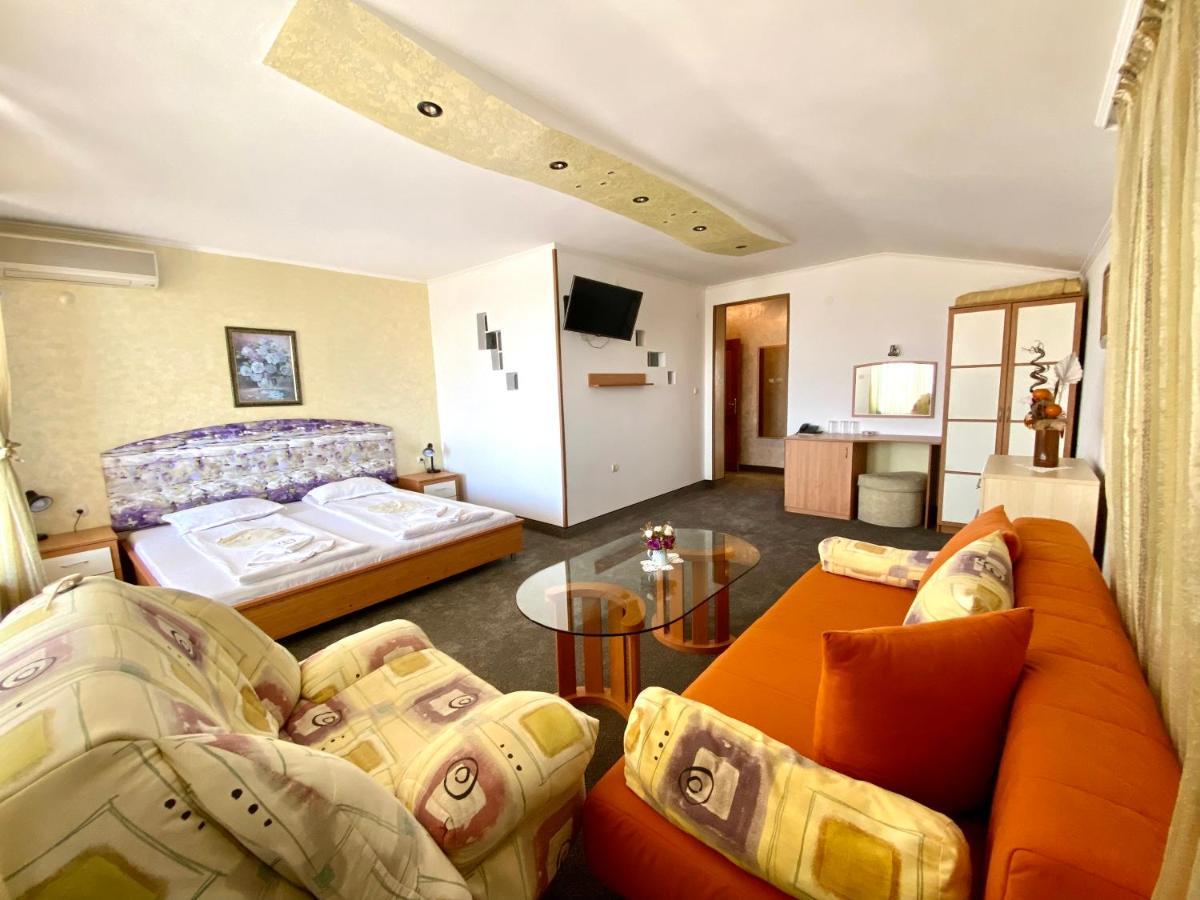 Family Hotel The Golden Fish سوزوبول المظهر الخارجي الصورة
