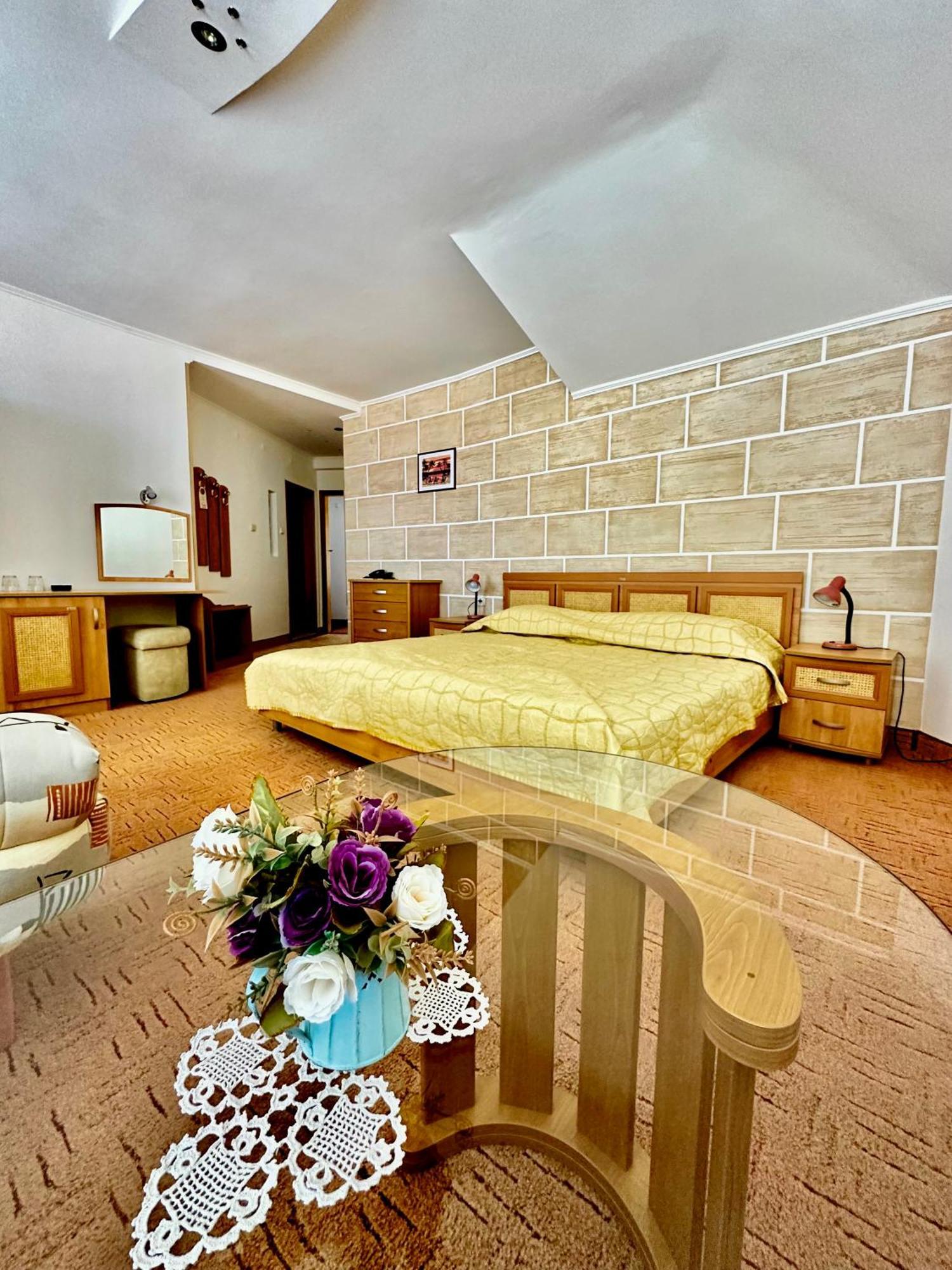 Family Hotel The Golden Fish سوزوبول المظهر الخارجي الصورة